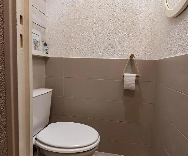 Village Cosy Avec Balcon